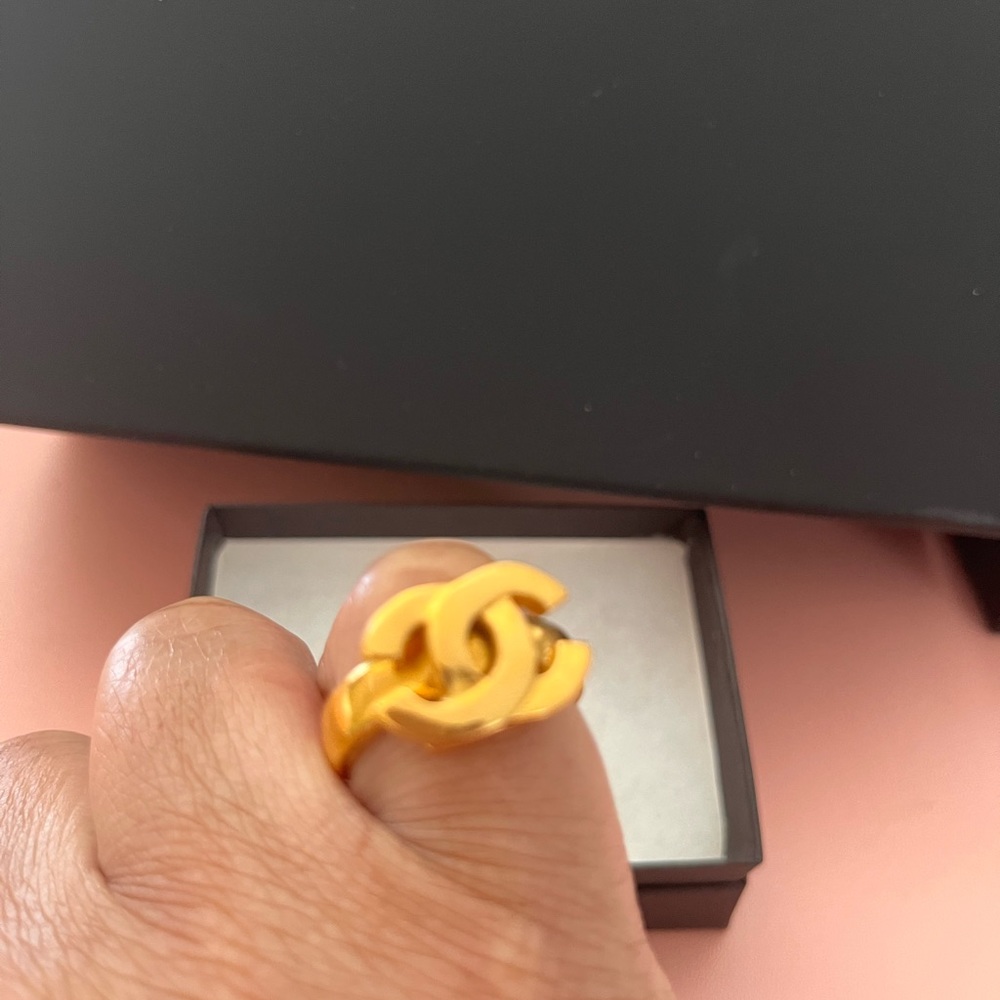 ๐ฅ๐ฅ๐ฅSold๐ฅ๐ฅ๐ฅ Chanel Vintage 2001 24k Plated Ring - Picture 6 of 8